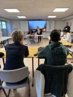 Ministerin besucht Berufskolleg